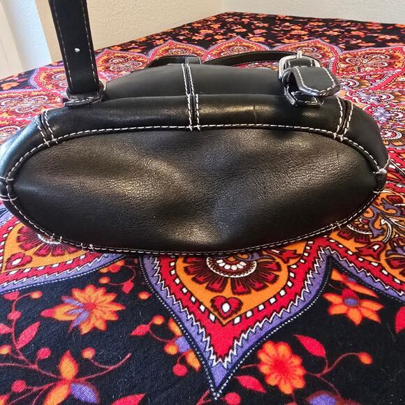 St. Johns Bay Leather Handbag with backpack straps in Black - Picture 5 of 13